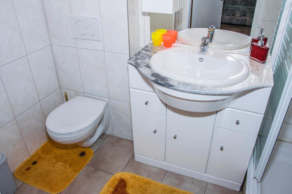 Appart Saroja-Tannleger Brand  Cameră foto